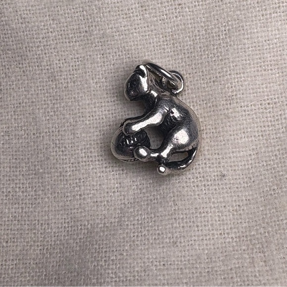 James Avery Retired 3D cat With Ball Of Yarn Charm - Picture 4 of 5